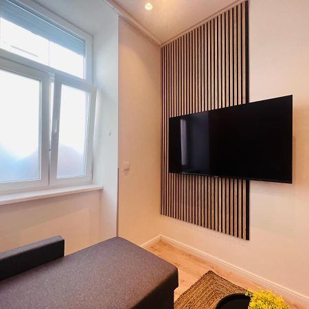 Zeus Design Apartment Schlosspark Schoenbrunn Вена Экстерьер фото